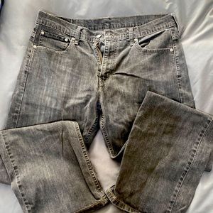 Levi’s 569 jeans